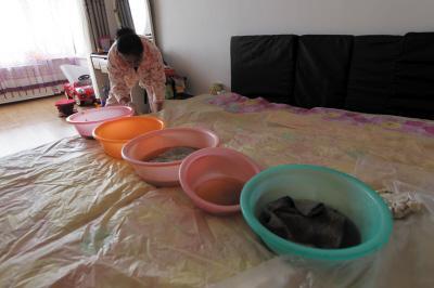 珠海楼上漏水，住户失联，小区没物管，业主维权难！律师来支招……